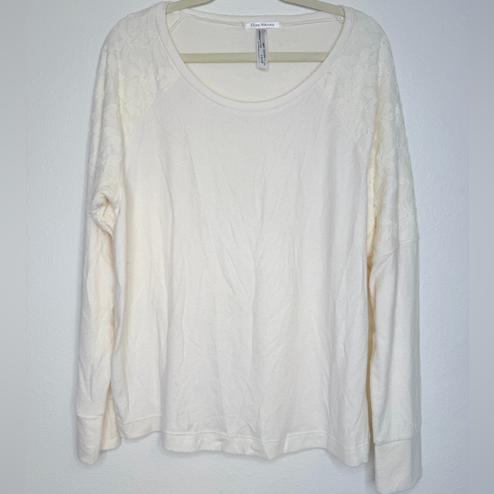 NWT ✨ Flora Nikrooz Super Soft Top With Lace Shoulder Detailing Size Large
